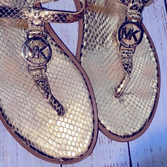 MICHAEL KORS Sondra iconic gold snake thong MK logo sandals size 8 1/2 - Picture 4 of 9